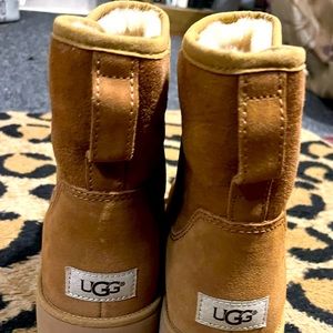 UGG BRAND NEW!!!🟠🟠Kristin boots NEVER WORN